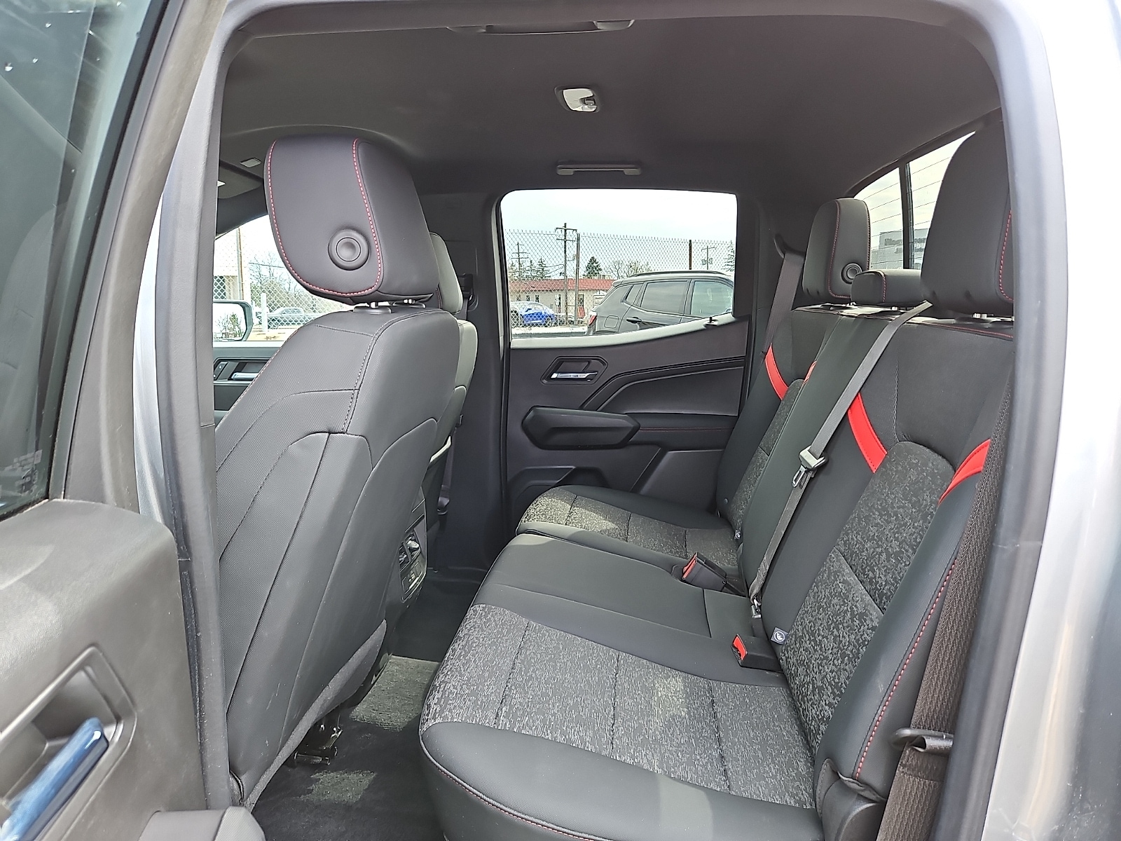 2023 Chevrolet Colorado Z71 - Photo 10