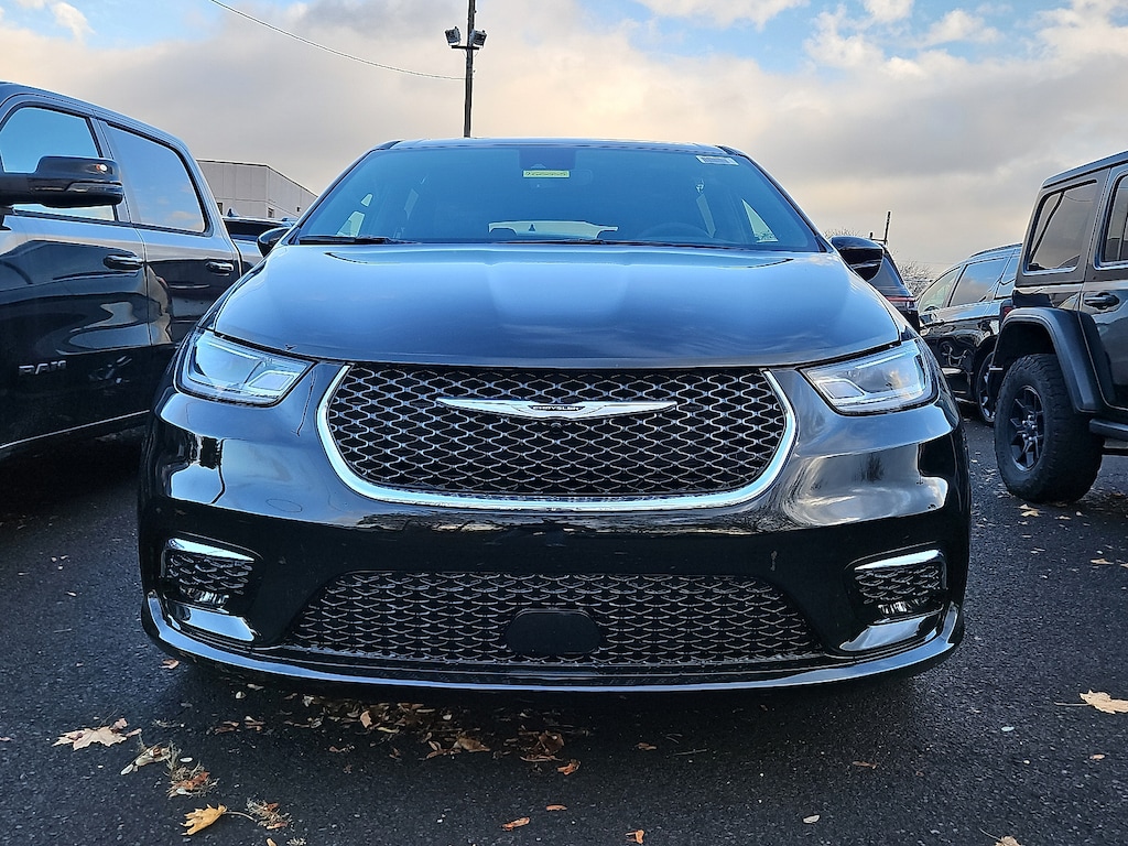 New 2026 Chrysler Pacifica Select Passenger Van
