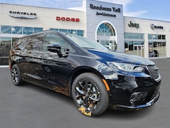 2026 Chrysler Pacifica Limited Passenger Van