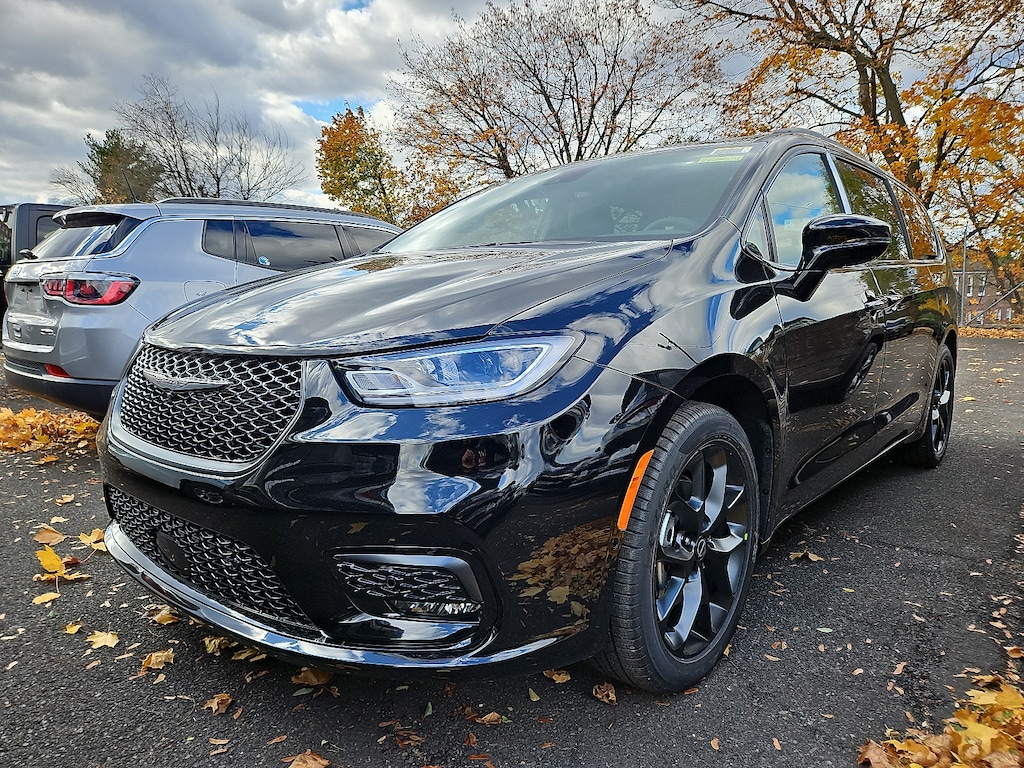 New 2026 Chrysler Pacifica Limited Passenger Van