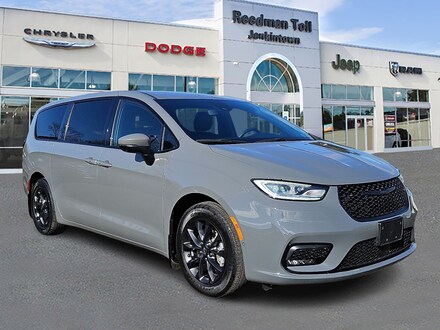 2023 Chrysler Pacifica Hybrid Touring L Mini-van, Passenger