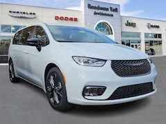 2026 Chrysler Pacifica Select Passenger Van