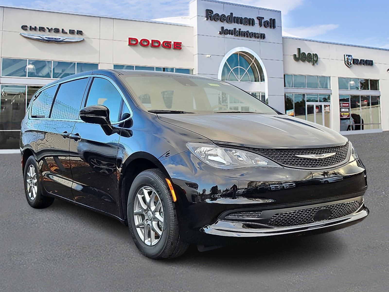 2026 Chrysler Voyager LX's photo