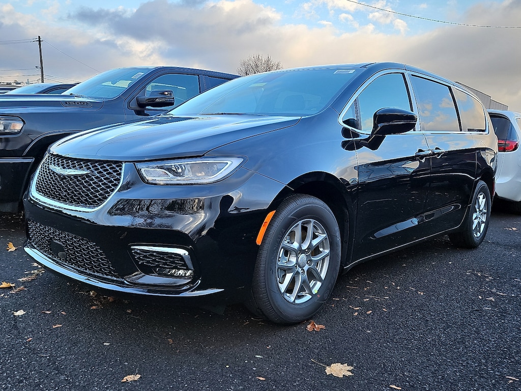 New 2026 Chrysler Pacifica Select Passenger Van