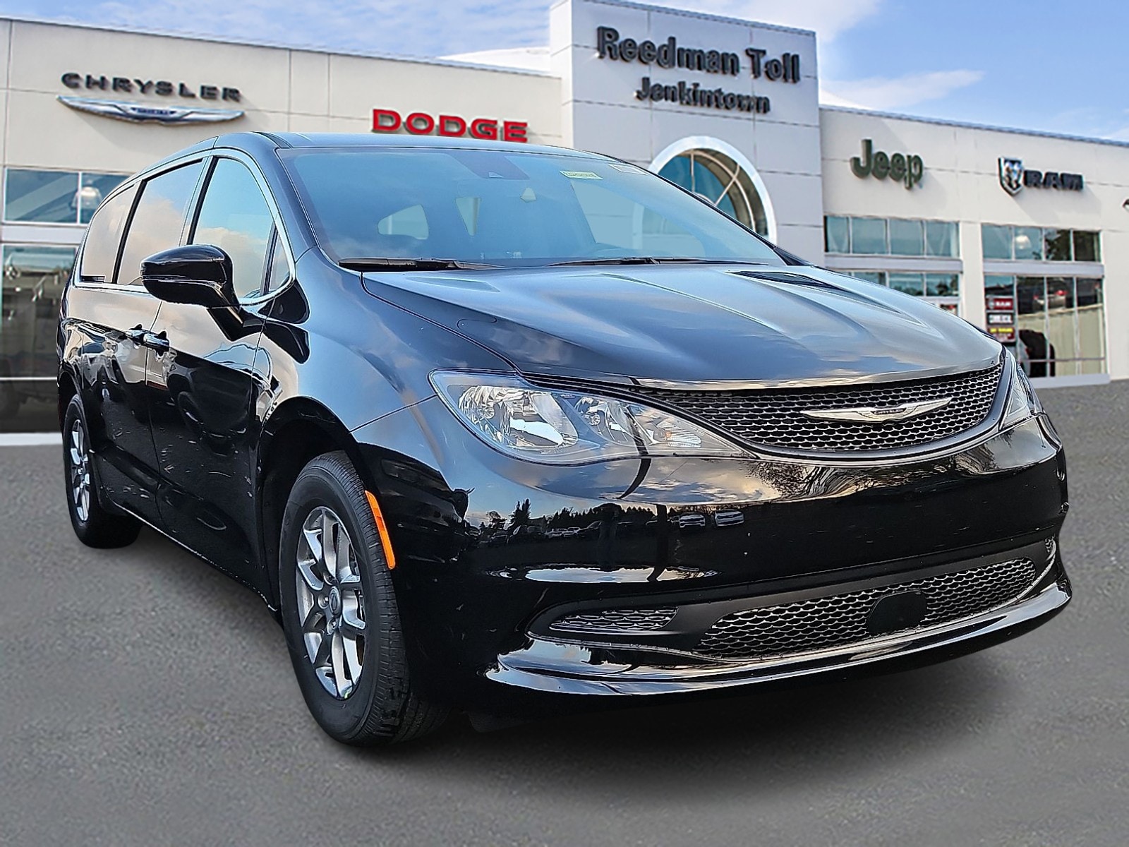 2026 Chrysler Voyager LX's photo