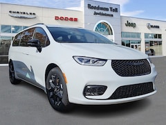 2026 Chrysler Pacifica Select Passenger Van