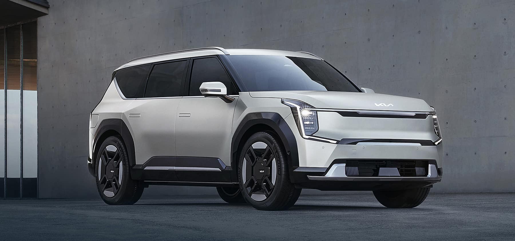 2024 Kia EV9 Light L/R's photo
