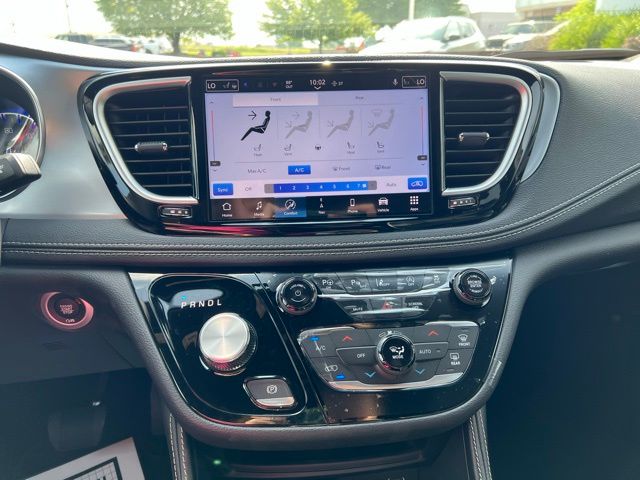 2025 Chrysler Pacifica Limited - Photo 15