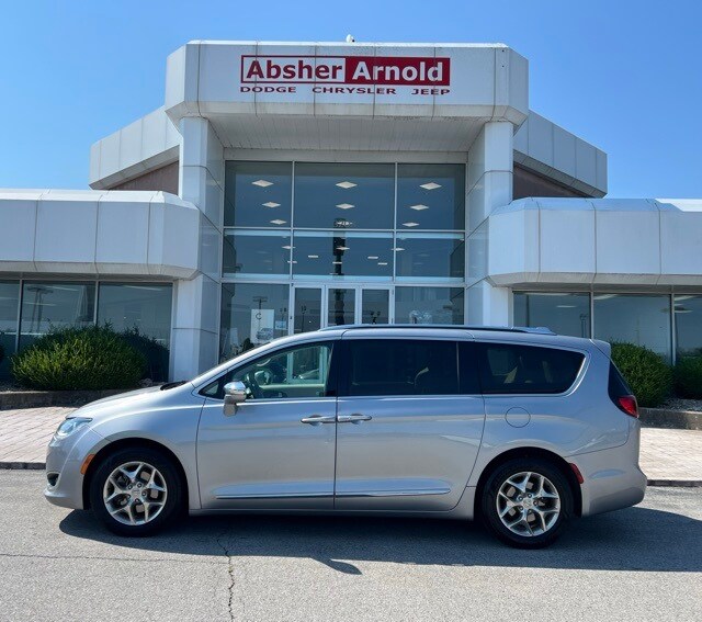 2019 Chrysler Pacifica Limited photo 3