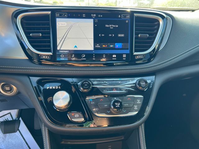 2026 Chrysler Pacifica Limited - Photo 16