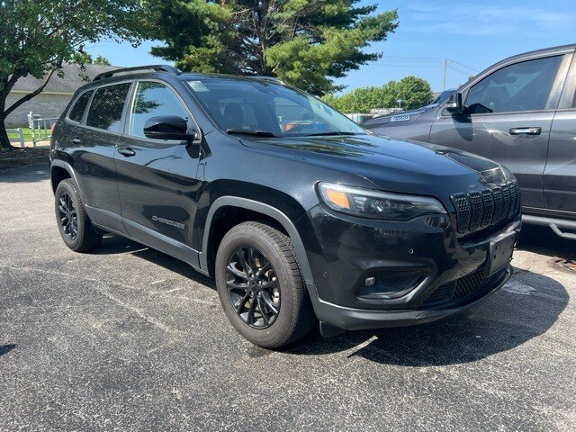 2023 Jeep Cherokee Altitude photo 3