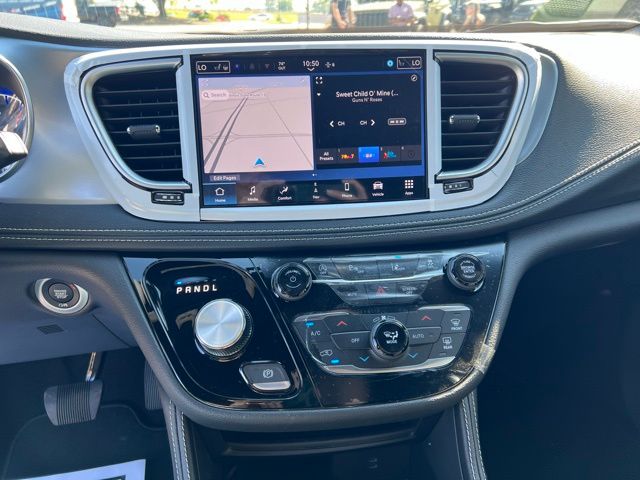 2026 Chrysler Pacifica Limited - Photo 16