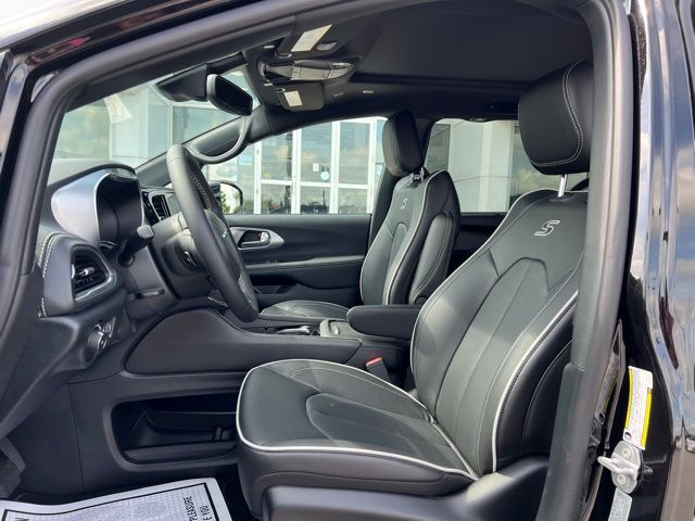 2025 Chrysler Pacifica Limited - Photo 9
