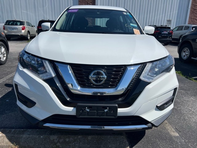 Used 2018 Nissan Rogue S with VIN KNMAT2MV8JP601307 for sale in Marion, IL
