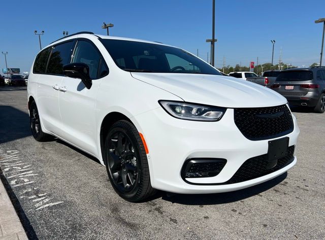 2026 Chrysler Pacifica Limited - Photo 5