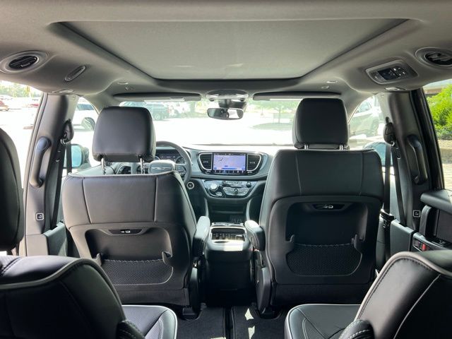 2025 Chrysler Pacifica Limited - Photo 28