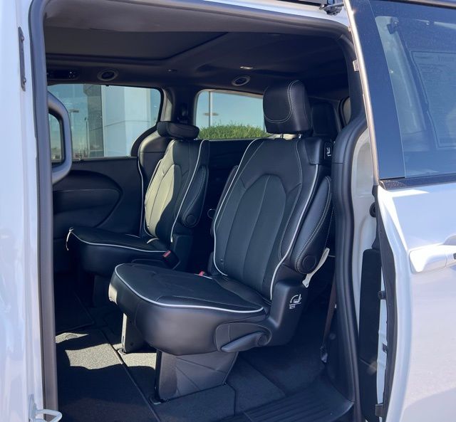 2026 Chrysler Pacifica Limited - Photo 22