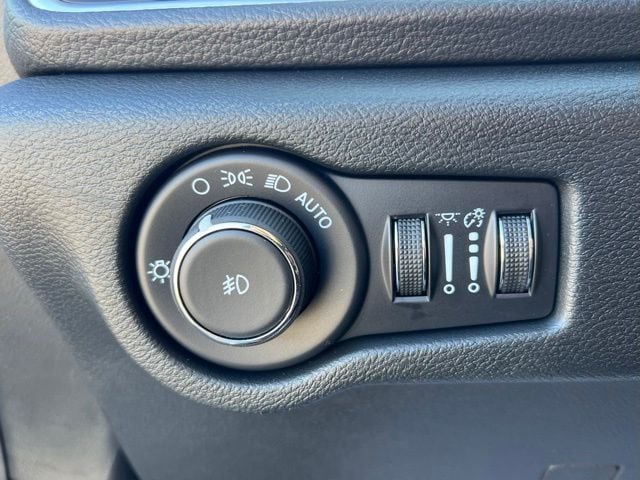 2026 Chrysler Pacifica Limited - Photo 13