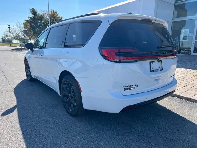 2026 Chrysler Pacifica Limited - Photo 8