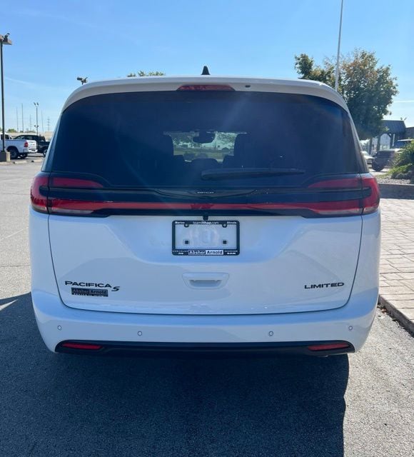 2026 Chrysler Pacifica Limited - Photo 7