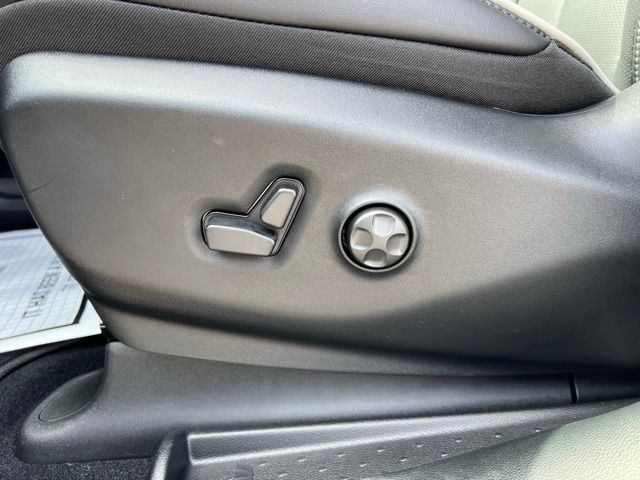 2025 Chrysler Pacifica Limited - Photo 11