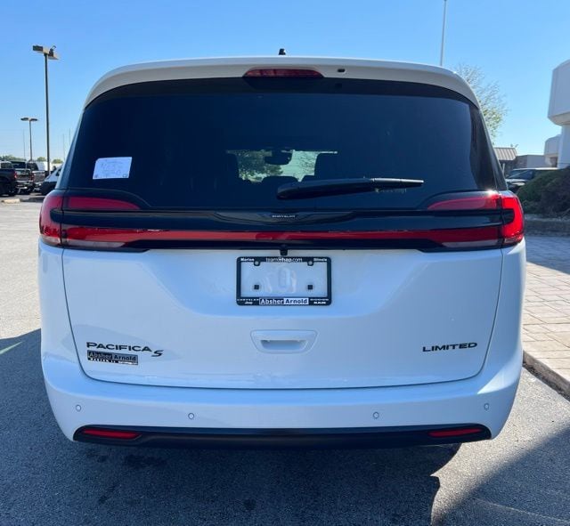 2026 Chrysler Pacifica Limited - Photo 7