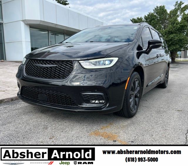 2021 Chrysler Pacifica Touring's photo