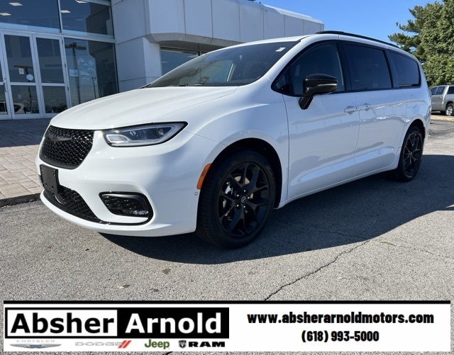 2026 Chrysler Pacifica Limited's photo