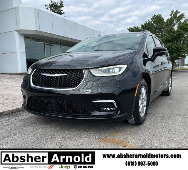 2022 Chrysler Pacifica Touring L's photo