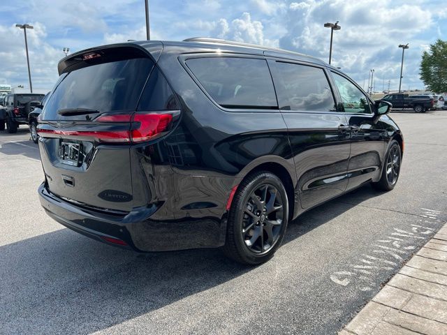 2025 Chrysler Pacifica Limited - Photo 6