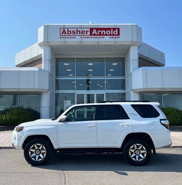 2023 Toyota 4Runner TRD Off-Road Premium photo 3