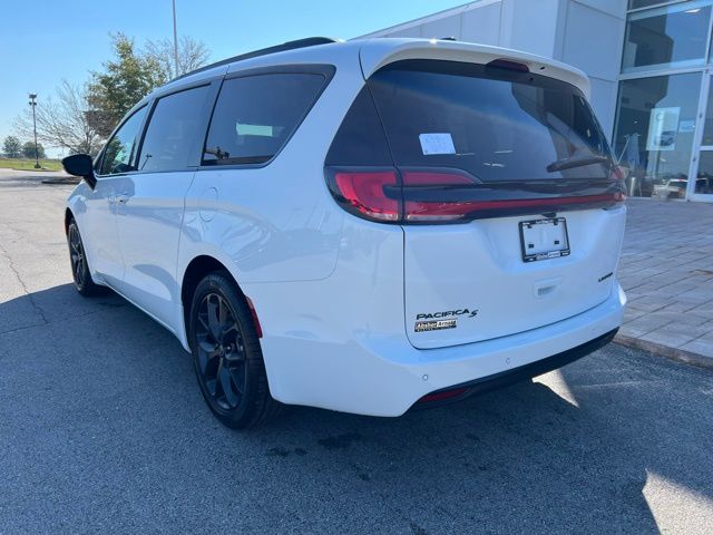 2026 Chrysler Pacifica Limited - Photo 8