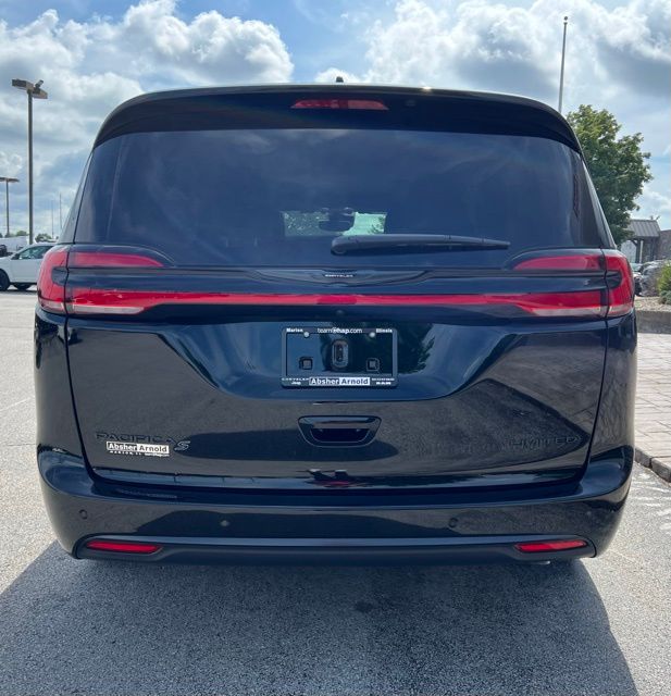 2025 Chrysler Pacifica Limited - Photo 7