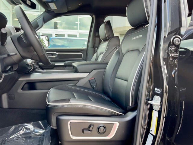 2025 Ram 1500 Laramie photo 3