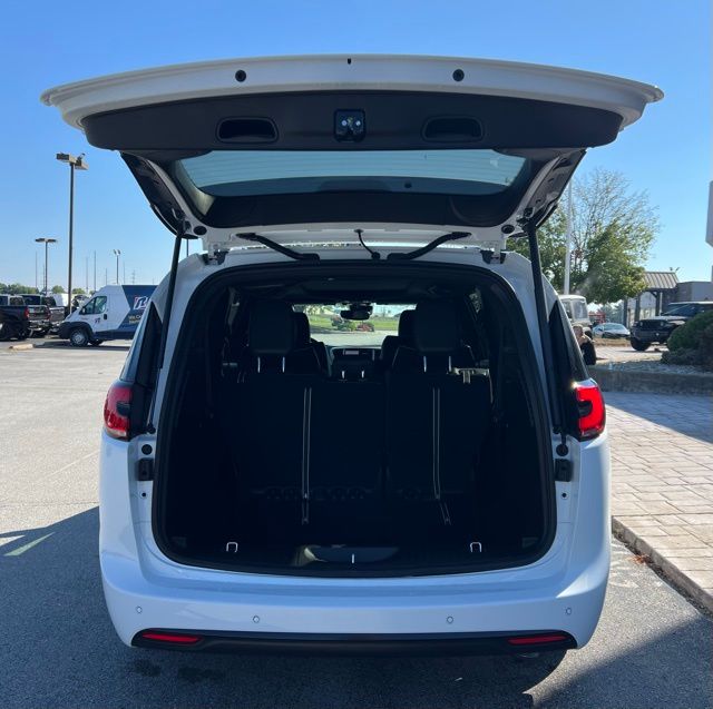 2026 Chrysler Pacifica Limited - Photo 30