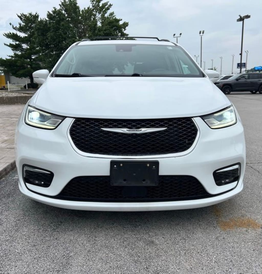 Certified 2022 Chrysler Pacifica Touring L Minivan/Van