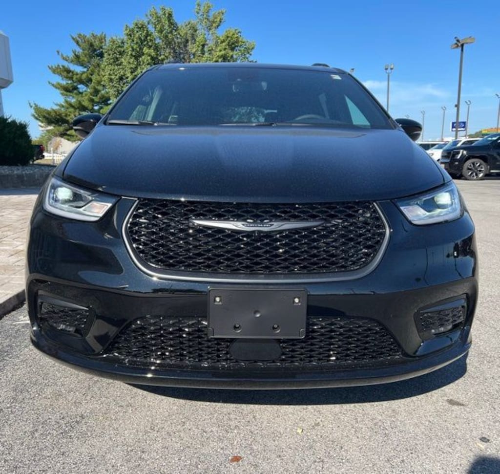 New 2026 Chrysler Pacifica LIMITED AWD Passenger Van