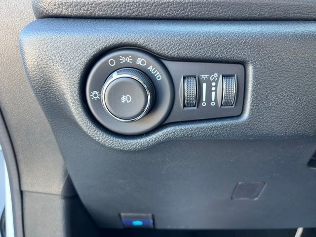 2026 Chrysler Pacifica Limited - Photo 13