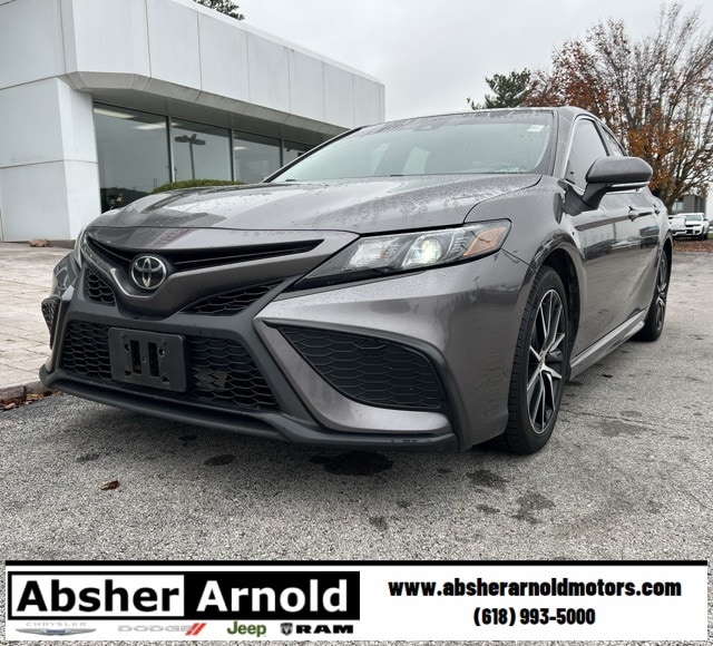 2023 Toyota Camry SE's photo