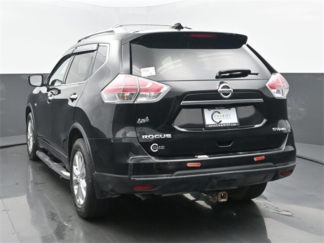 2015 Nissan Rogue SV photo 3