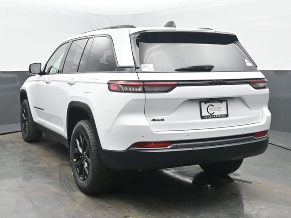 New 2026 Jeep Grand Cherokee Laredo Sport Utility