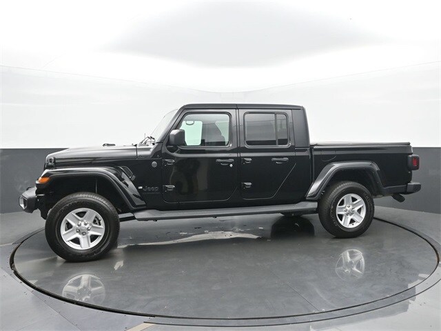 2022 Jeep Gladiator Sport photo 2