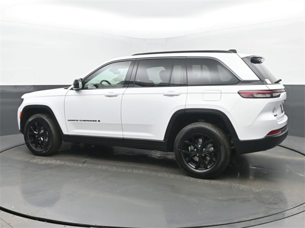 New 2026 Jeep Grand Cherokee Laredo Sport Utility