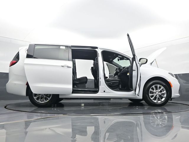 2025 Chrysler Pacifica Select - Photo 61