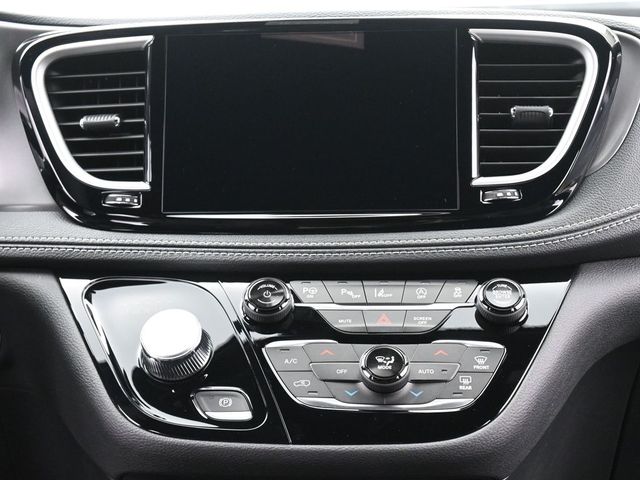 2025 Chrysler Pacifica Select - Photo 26