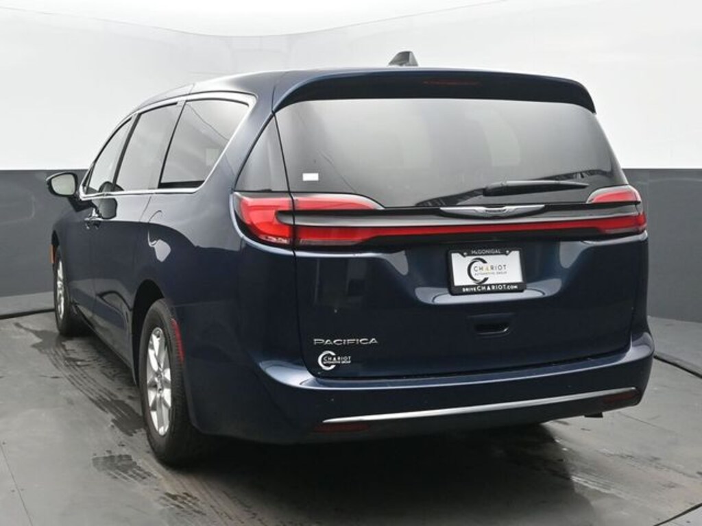 Used 2025 Chrysler Pacifica Select Minivan/Van