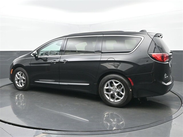 2020 Chrysler Pacifica Limited photo 3