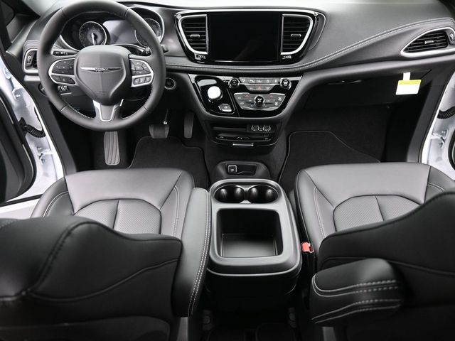 2025 Chrysler Pacifica Select - Photo 23
