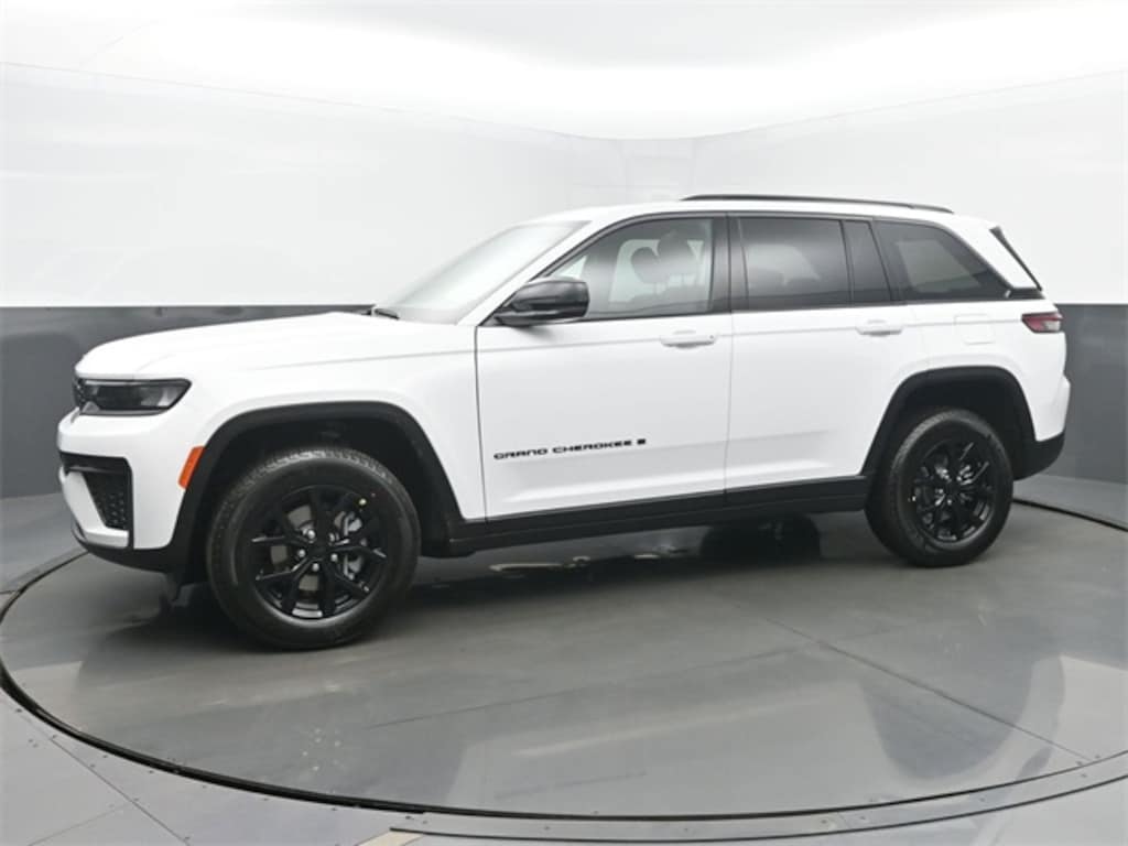 New 2026 Jeep Grand Cherokee Laredo Sport Utility
