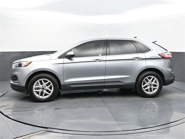 2024 Ford Edge SEL photo 2